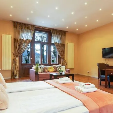 Central Park Residence Old Town Апартаменти *
