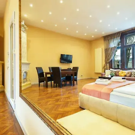 Апартаменти Central Park Residence Old Town *